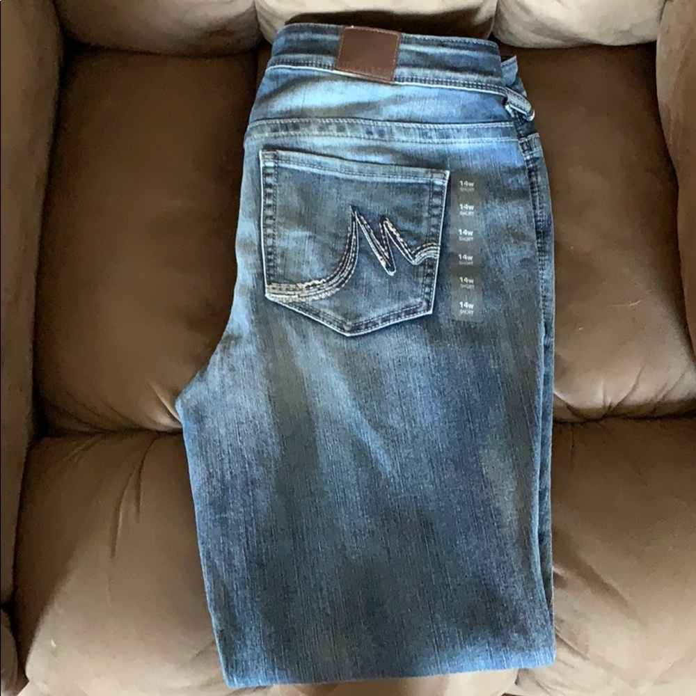 Maurices 14W short